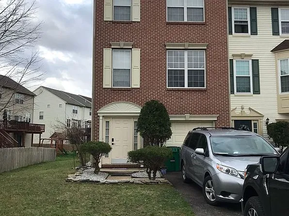 10 Shane Cir, Bear, DE 19701