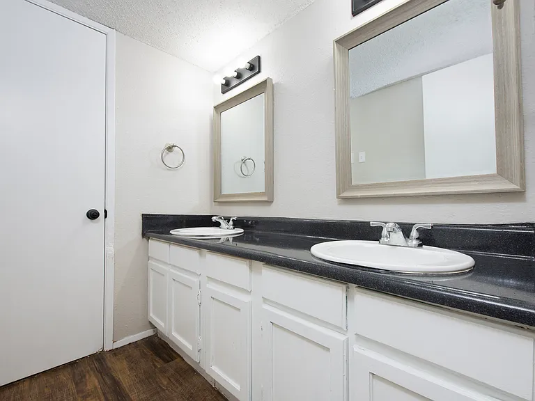 1208 Northcliff Ave — Photo 13