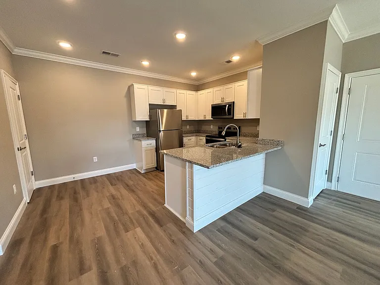 320 Hillview Mills Blvd — Photo 3
