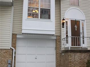 640 Newport Dr, Pittsburgh, PA 15235