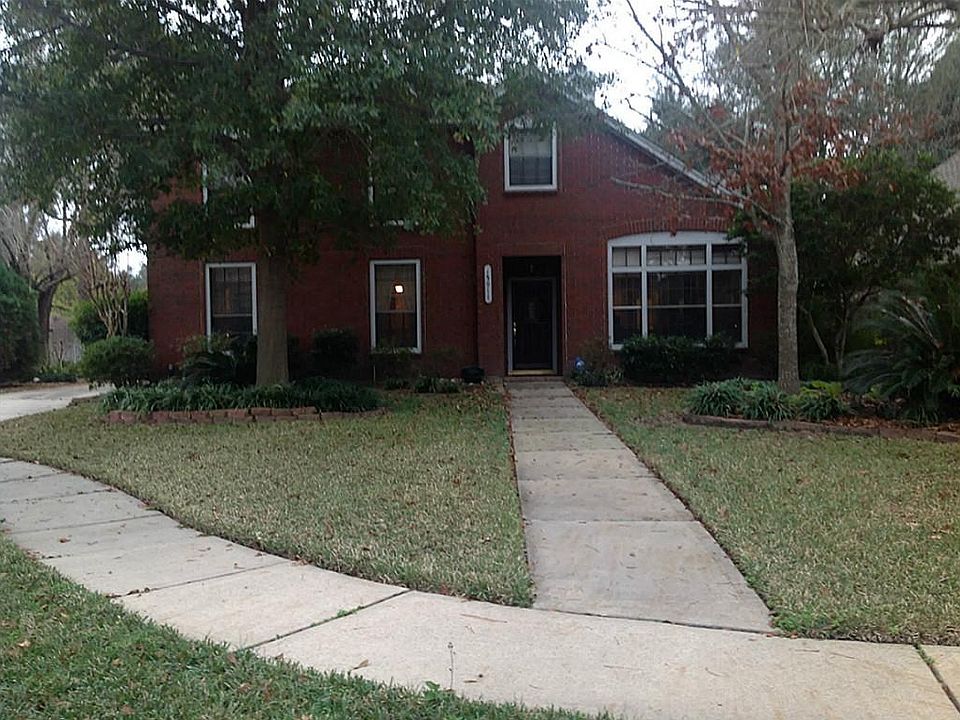 1st image of 15911 Hickory Cove Dr