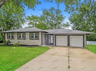1316 Cave Springs Estate Dr, Saint Peters, MO 63376