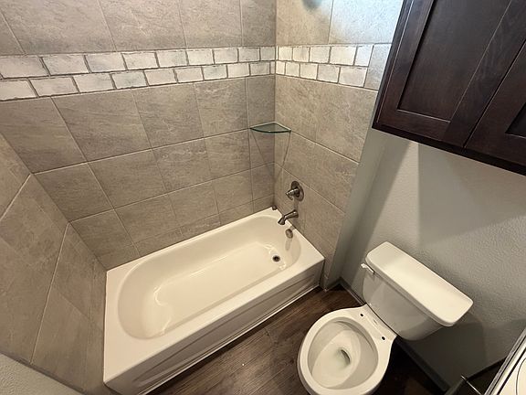 4th image of 210 Green Valley Dr #A