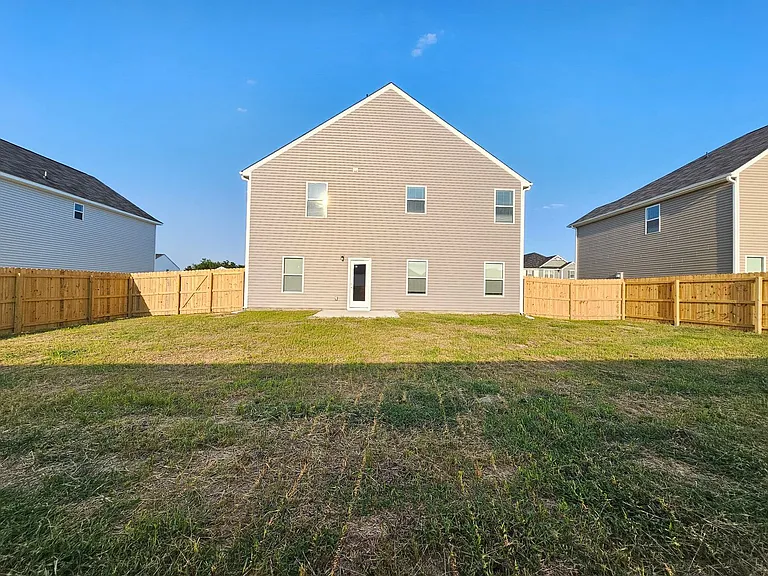 349 Wicklow Ln — Photo 2