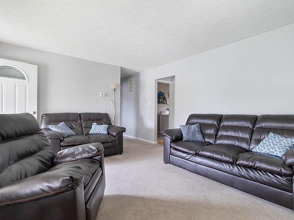 5th image of 357 Larkwood Dr