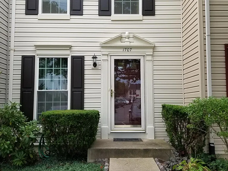 1707 Vonnies View Ct — Photo 2