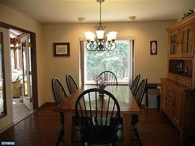 4th image of 10 Wenczel Dr