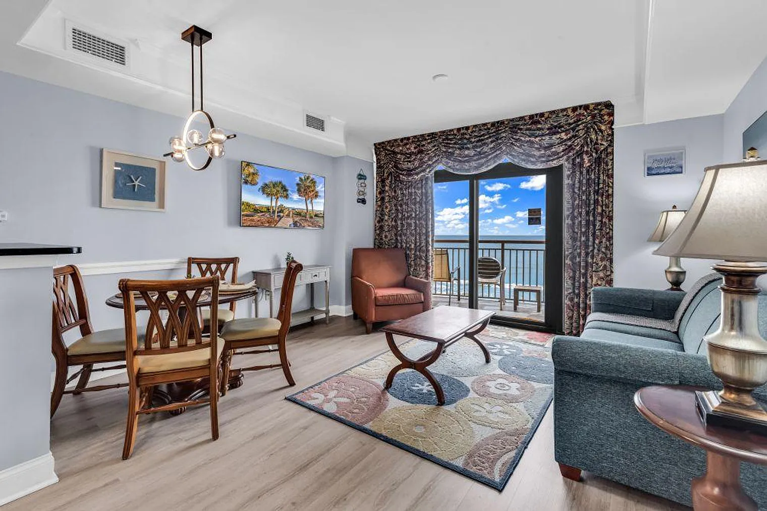 1 bed, 1.0 bath, 667 sqft, $3,570 — Photo 1