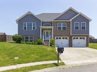 800 Banister Dr, Clarksville, TN 37042
