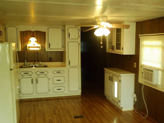 3rd image of 707 Academy St
