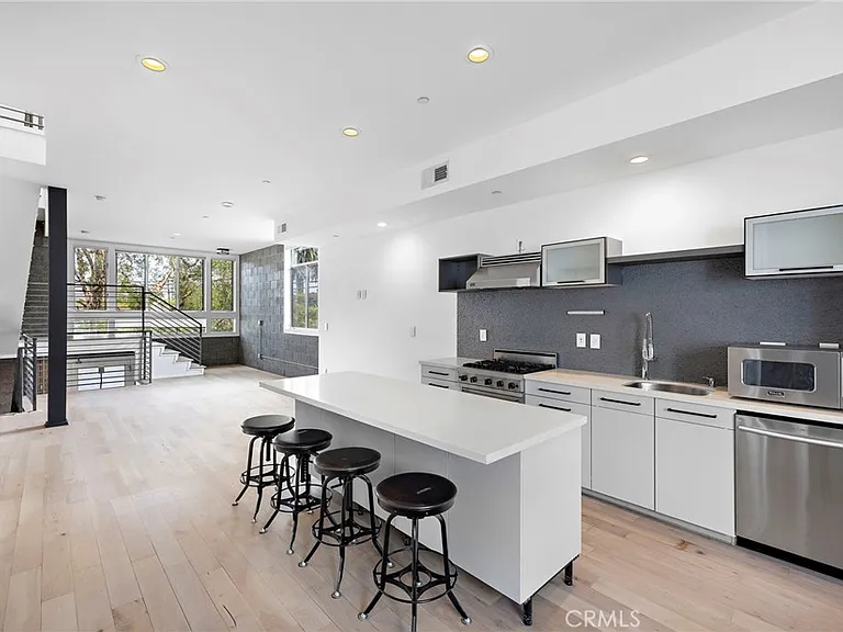 4151 Redwood Ave #106 — Photo 10