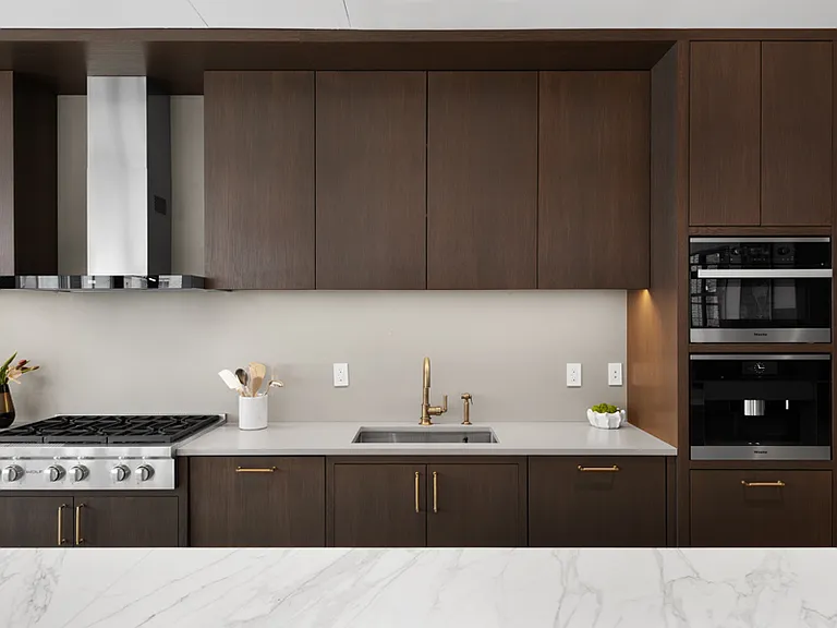 1 Bond St #5BD — Photo 4