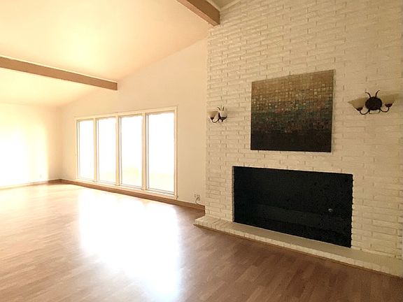 4th image of 323 S 15th St