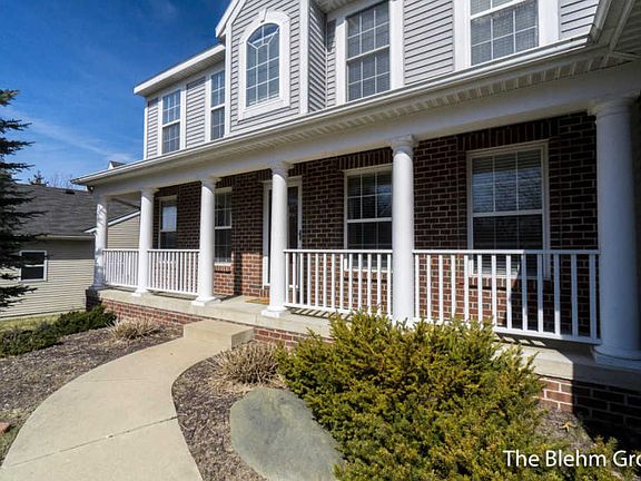 3rd image of 2205 Beatrice Dr NE