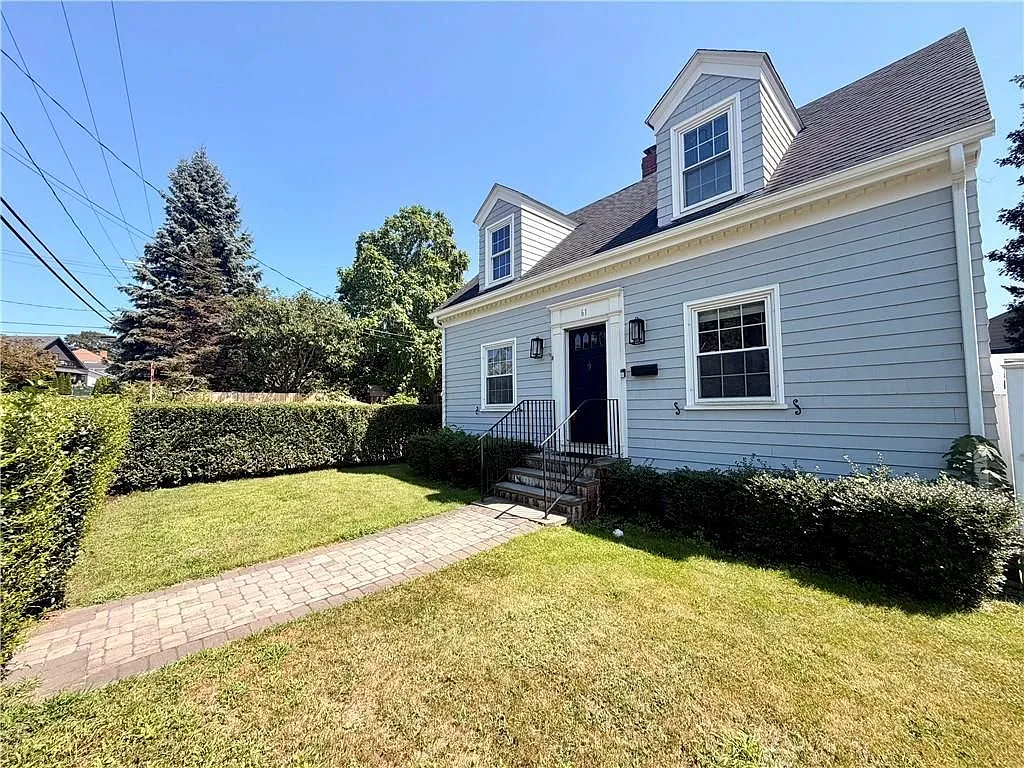 2 bed, 1.0 bath, 1062 sqft, $3,200 — Photo 2