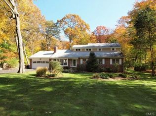 18 Betsys Ln, New Canaan, CT 06840
