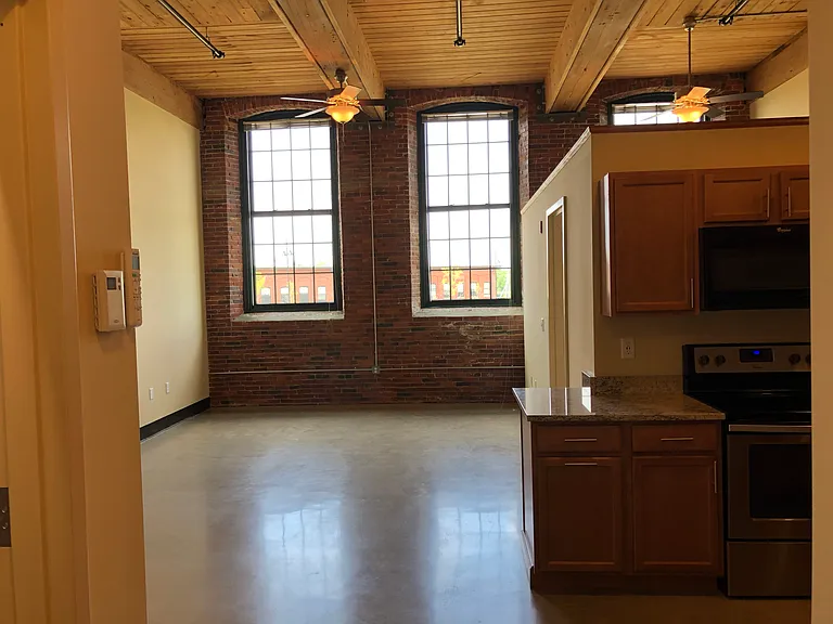 1 BR layout wtih 8' partition to bedroom