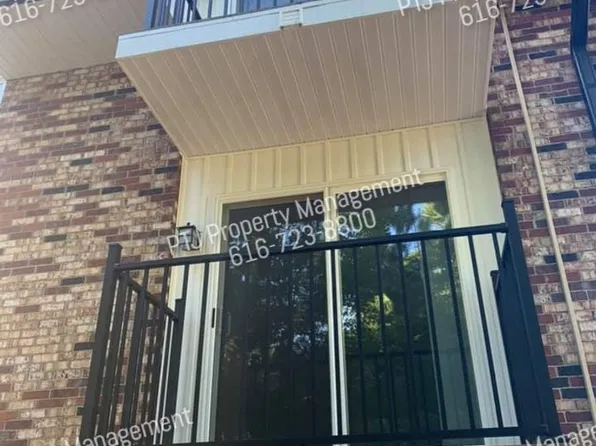 Royal Oak Apartments, 4738-4756 Eastern Ave SE #204, Grand Rapids, MI 49508