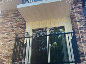 Royal Oak Apartments, 2 Bed/1.5 Bath