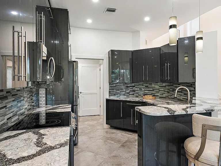 503 Resort Ln — Photo 10