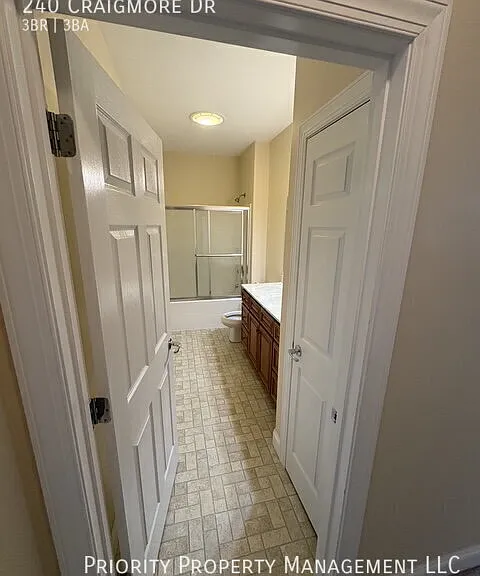 240 Craigmore Dr — Photo 16