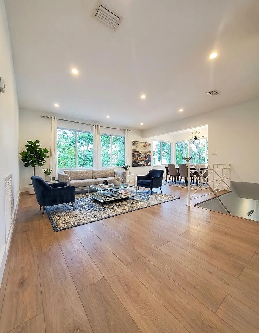 3 bed, 2.0 bath, 2618 sqft, $3,950 — Photo 4