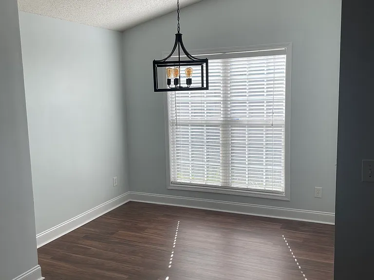 1054 Blakewood Ct — Photo 6