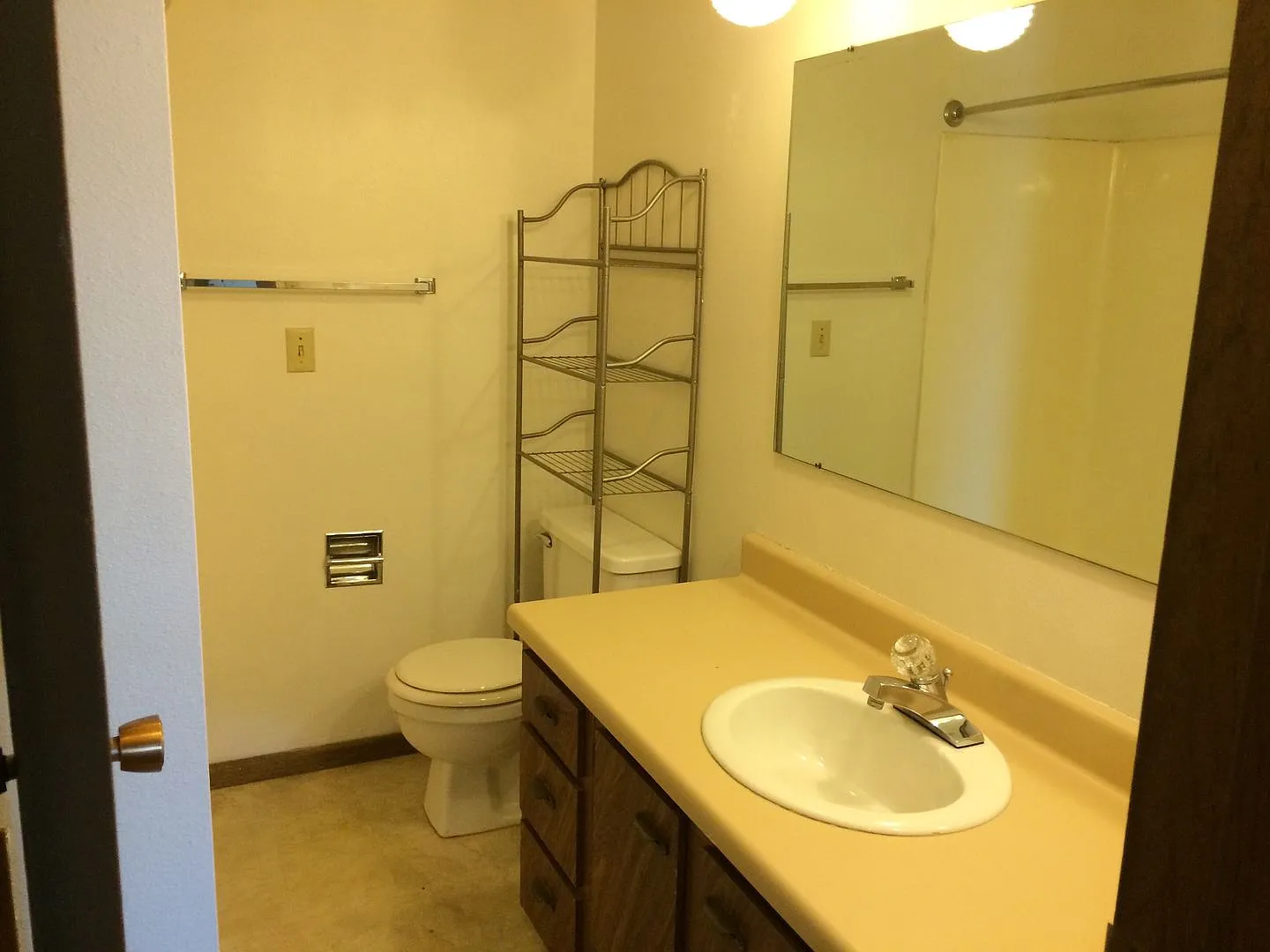 Newly updated!! 2 bedroom, 1 bath townhouse — Photo 3