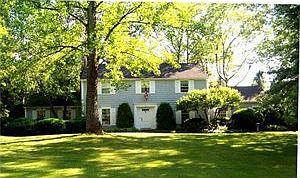 1st image of 32 Stonehenge Dr