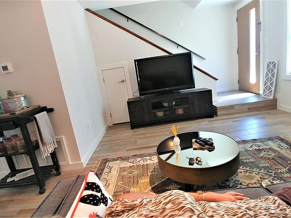 2nd image of 505 Boyett St #3-1
