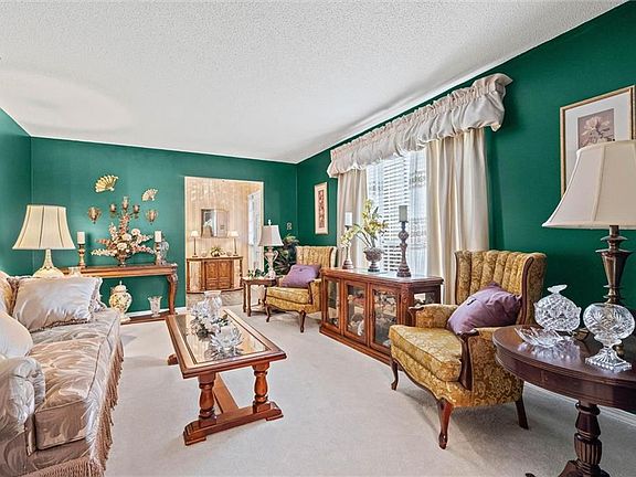 3rd image of 2251 Hillcrest Rd