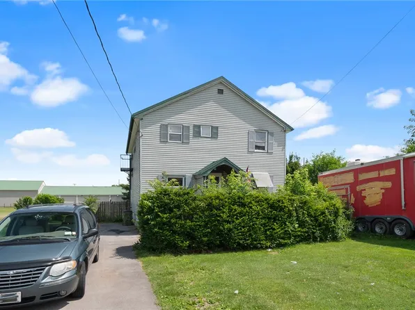 61 Geneva St, Lyons, NY 14489