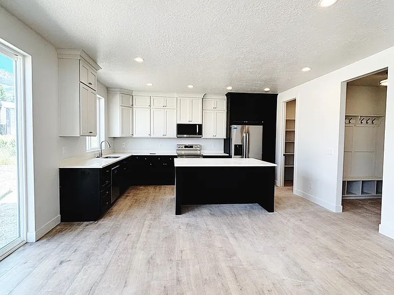 375 E 1600 N — Photo 7