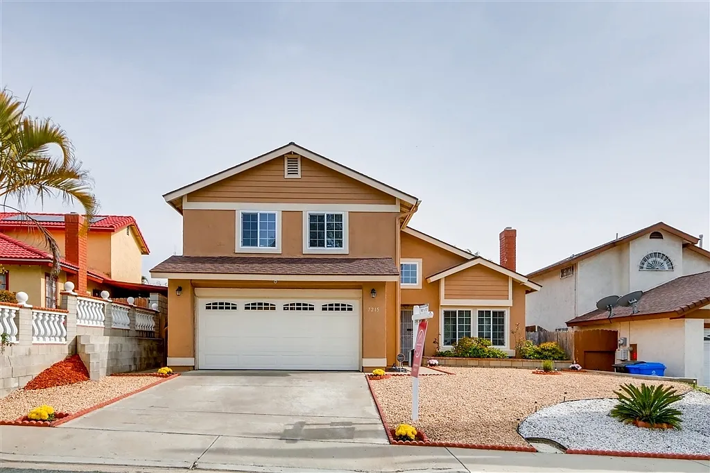 4 bed, 2.5 bath, 1747 sqft, $4,500 — Photo 1