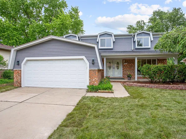 1740 Lakewood Dr, Troy, MI 48083
