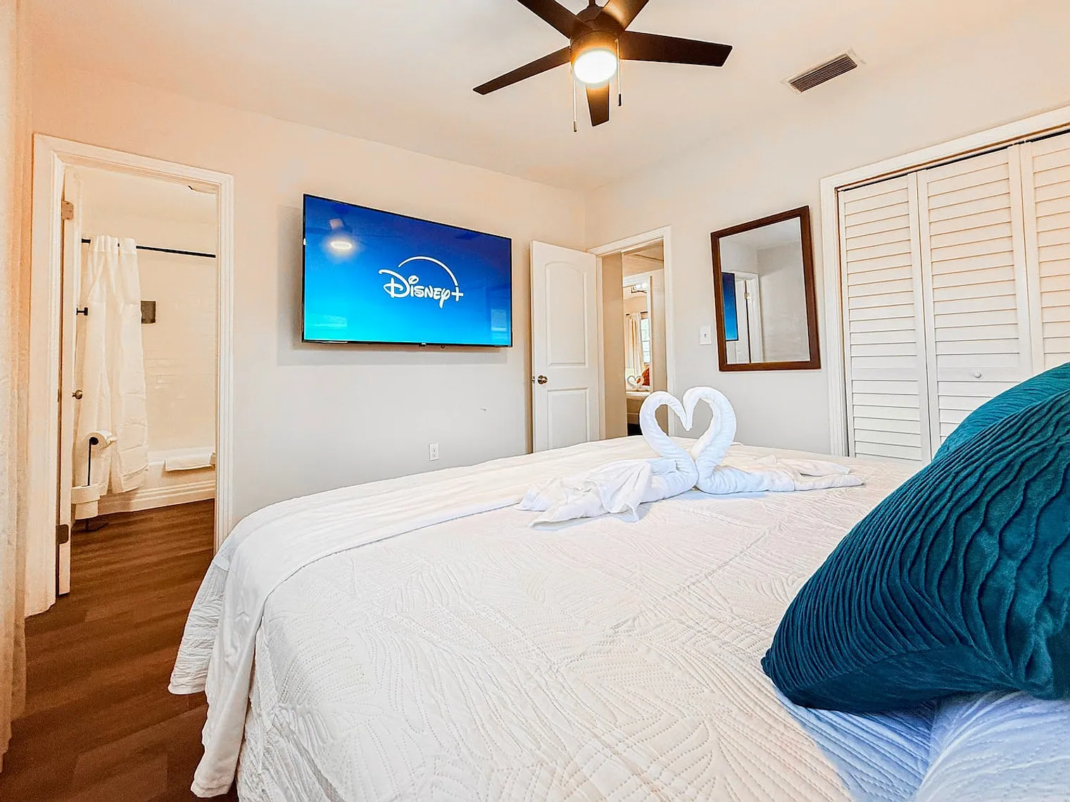 4 bed, 3.0 bath, 1732 sqft, $4,186 — Photo 4