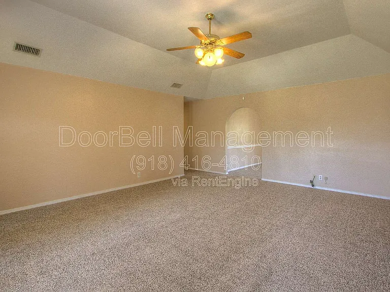 2520 W Honolulu St — Photo 4