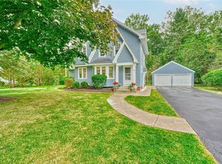 151 Parkview Dr, Rochester, NY 14625