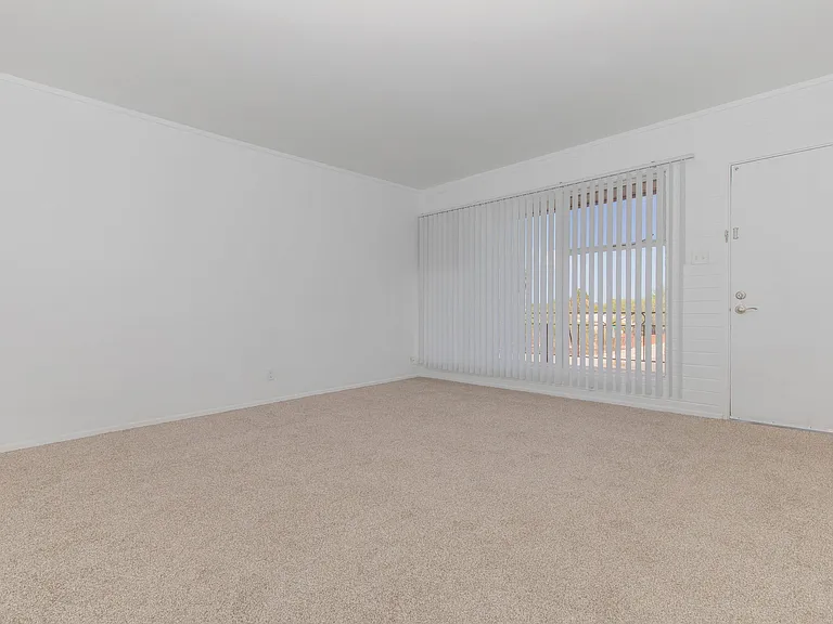 Country Club Apartments — Photo 12