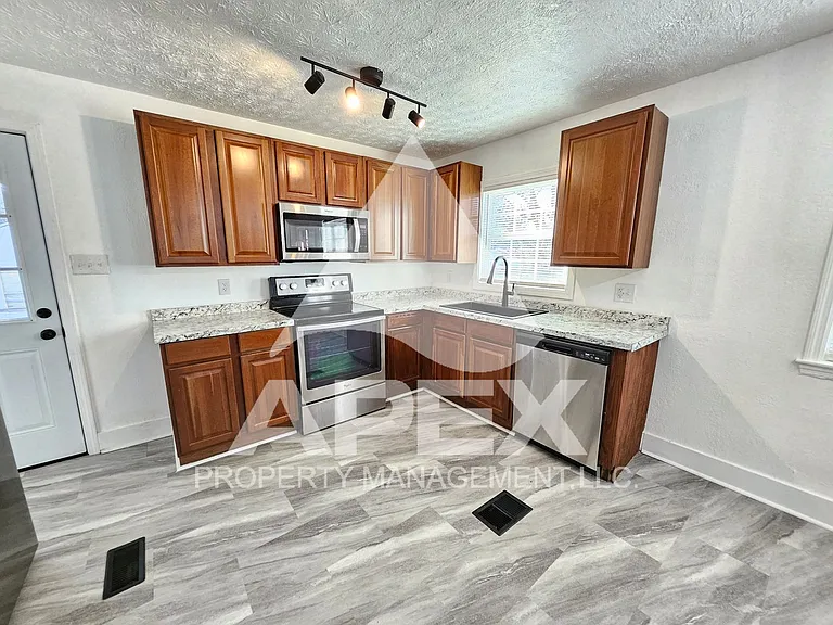 3710 S Haven Rd SE — Photo 8