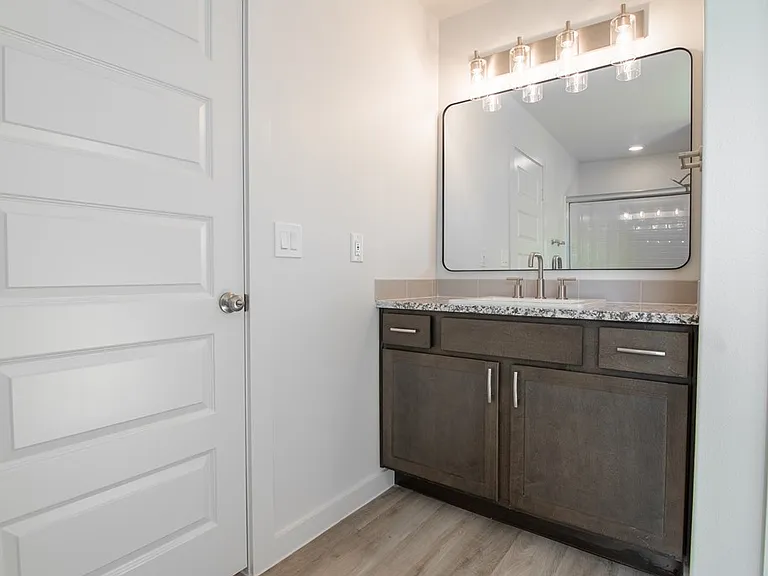 2060 Acacia Ln — Photo 12