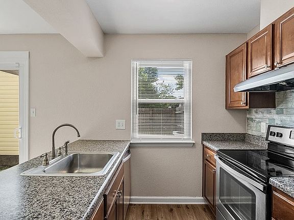 4th image of 3596 Windmill Dr