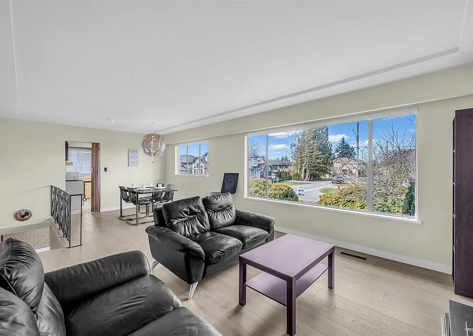 8620 Camden Cres