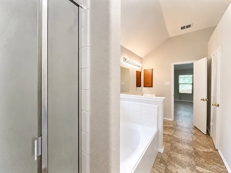 113 Ellicott Dr — Photo 10