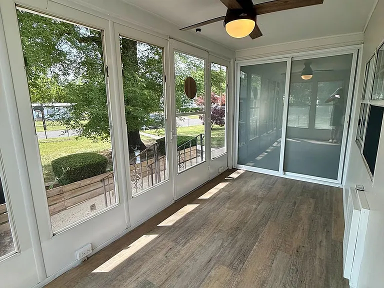 603 Sherwood Pl — Photo 2
