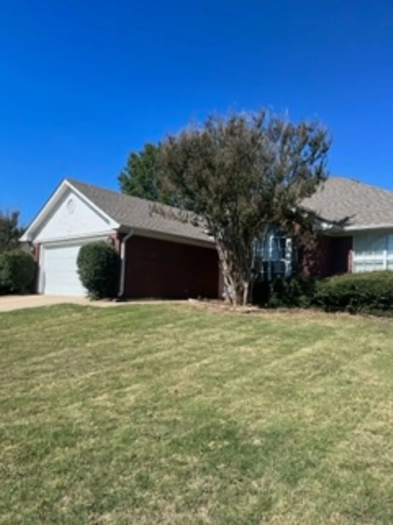 Beautiful 3 Bedroom on Remington Way/Corner Lot/New Flooring/No Carpet — Photo 1