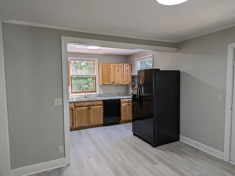 1003 S Mine St — Photo 5