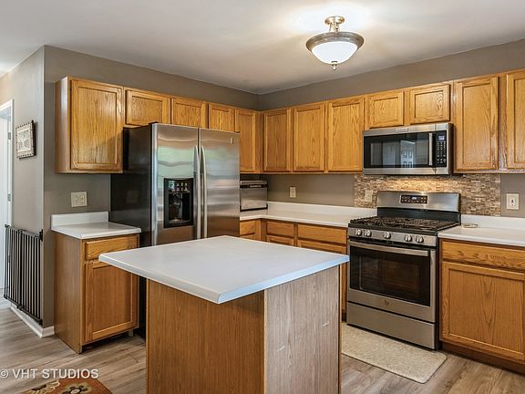 5th image of 860 N Forest Ave