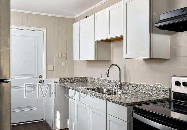 700 Brook St #5 — Photo 1
