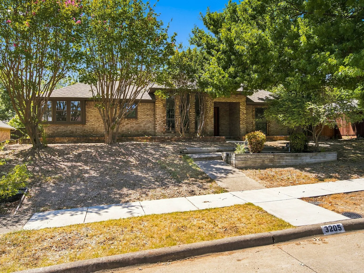 4 bed, 2095 sqft, $2,700 — Photo 2